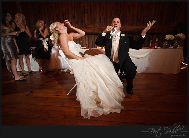 Raelynn & Don wedding garder toss 